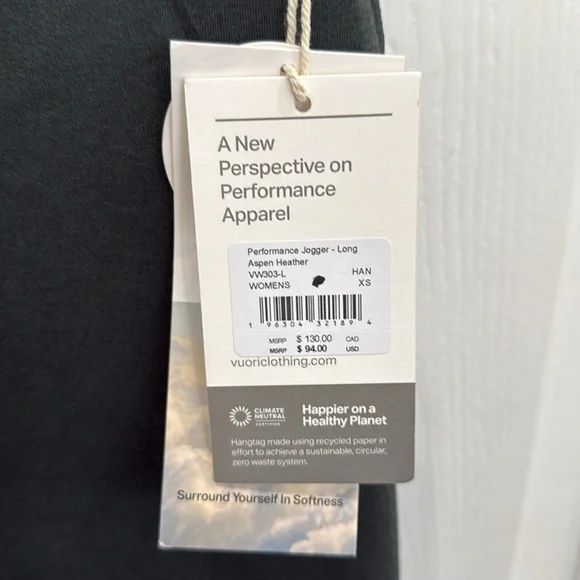 NWT. Vuori women’s joggers. Xs. Aspen Heather color (hunter green) - Picture 2 of 6